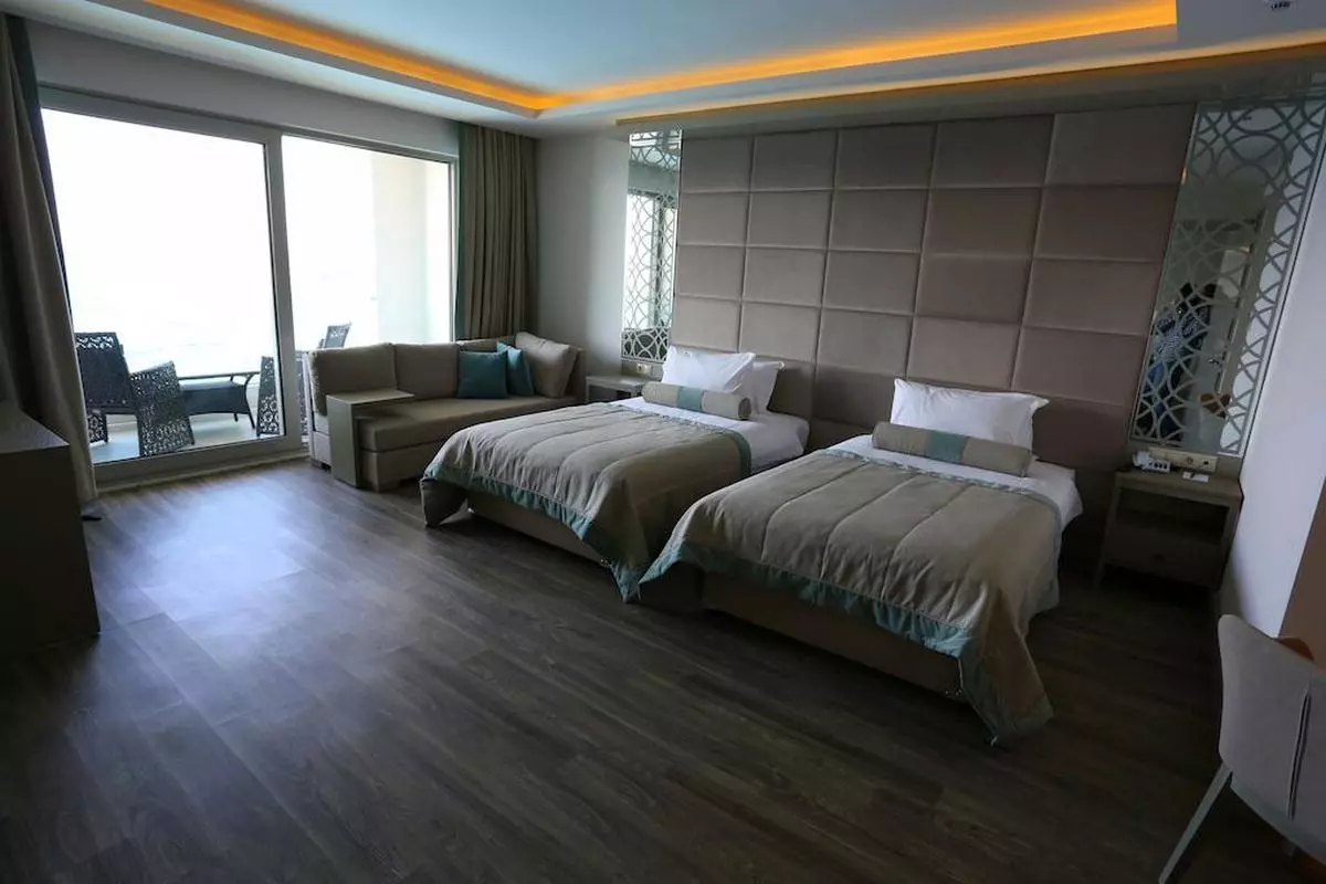 CLUBBLUEDREAM_SHABAVIZ (2).jpg